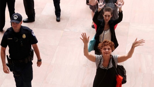 Susan Sarandon fue detenida en Washington por protestar contra Donald Trump