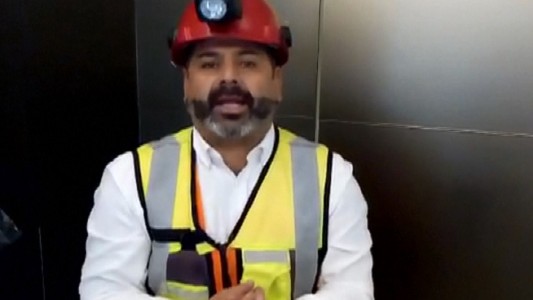 "¡Mucha fuerza!": el mensaje de uno de los 33 mineros chilenos a los chicos en Tailandia