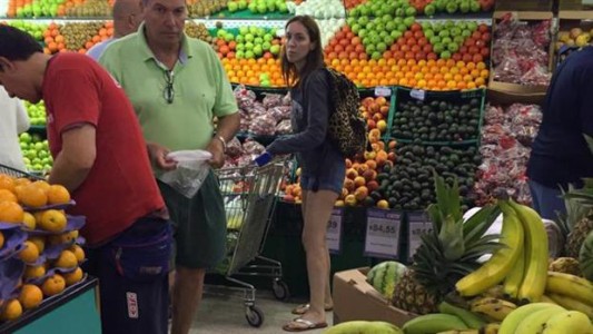María Eugenia Vidal, de compras en un COTO de la costa bonaerense