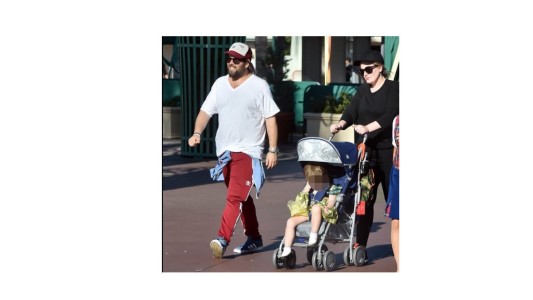 Adele viste a su hijo Angelo como princesa de Frozen y estallan las redes sociales