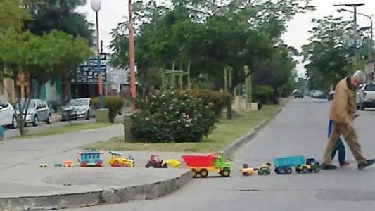 La historia detrás de la foto del policía italiano y una refugiada que conmueve al mundo