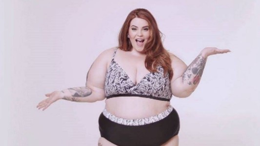 Facebook eliminó fotos de una modelo de talla grande y luego se retractó