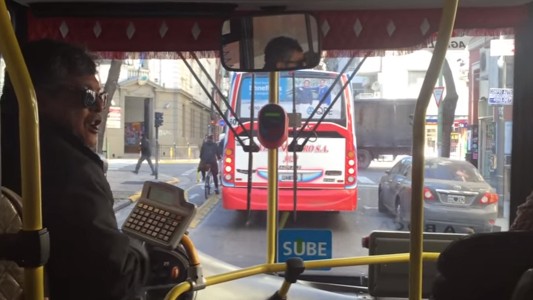 Se viralizó un video de una acalorada discusión política entre un chofer y sus pasajeros