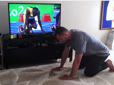 #EsViral Resuelve el cubo de Rubik más rápido que Usain Bolt