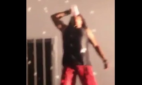 El polémico baile de "La Mona” Jiménez durante un show