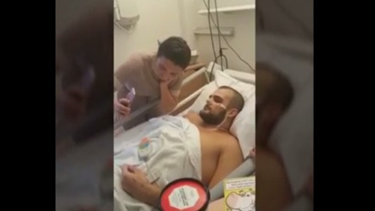 Despertó del coma y encontró una nota anunciándole que iba a ser padre