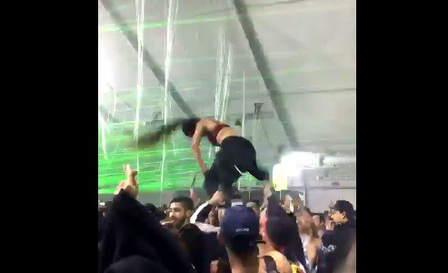 #EsViral Esta chica pierde el equilibro en una fiesta electrónica y el video arrasa Twitter