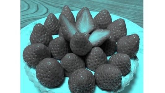 Ilusión óptica viral: ¿de qué color ves estas frutillas?