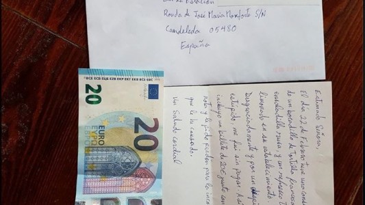 Un hombre se fue sin pagar de un bar y envió una carta con la plata 17 días después