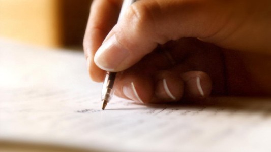 Un hombre se cansó de los ruidos de sus vecinos swingers y les mandó una carta muy particular