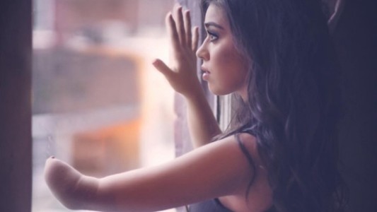 La conmovedora historia de la blogger de moda a la que le falta un brazo