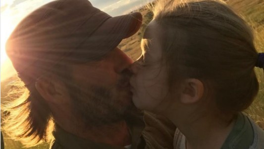 David Beckham en el ojo de la tormenta por publicar esta foto besando en la boca a su hija