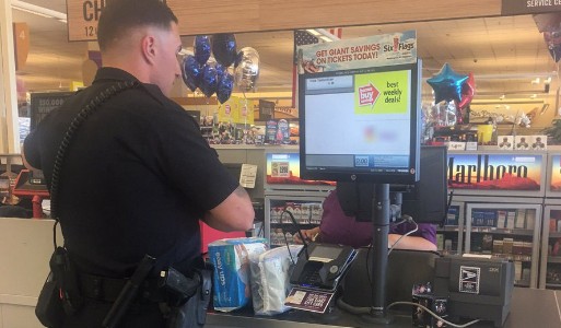 Un policía compró los pañales que una mujer intentó robar para su bebé