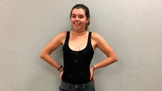 La historia de la joven que retaron en la escuela por no usar corpiño, protestó y se volvió viral en Twitter