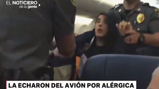La echaron del avión por alérgica