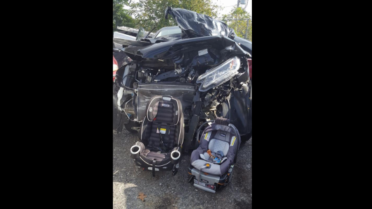 La foto que publicó una mamá que sobrevivió a un accidente de auto con sus hijos que conmueve a todos en redes sociales