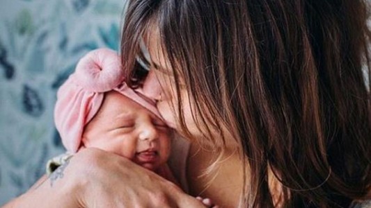 La mujer que mostró con orgullo sus estrías tras dos embarazos