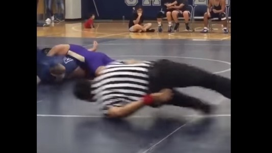 Video: el árbitro "araña"