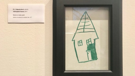 Su hijo pintó la pared y ella lo resolvió de esta manera