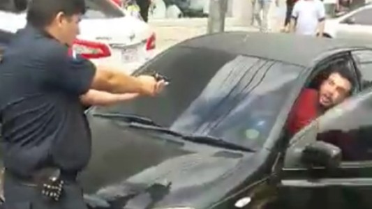 Paraguay: la furia de un joven que quiere evitar una multa