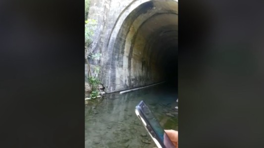 Video aterrador: un joven grabó un extraño sonido en un túnel abandonado en Catamarca