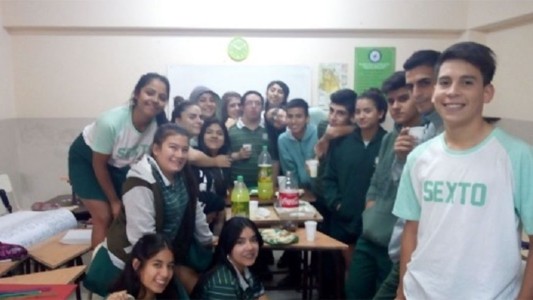 El emotivo video que los compañeros a un chico con síndrome de Down