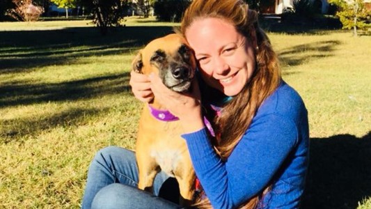 Una argentina trajo a una perra que conoció en Ecuador mediante una campaña en Facebook