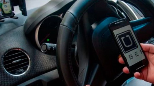 Un chofer de Uber las acosó y lo escracharon en Twitter