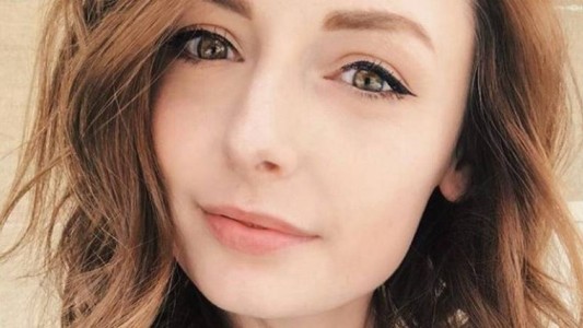 Sufrió un accidente de auto, pero estaba feliz porque no se le corrió el maquillaje de los ojos