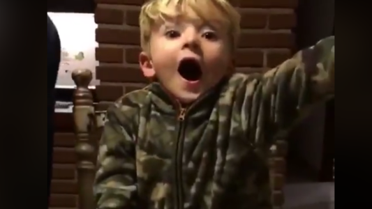 Viral súper tierno: la increíble reacción de un nene cuando le tocó la figurita de Messi