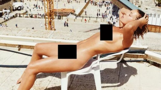 Escándalo en Israel: una modelo se fotografió desnuda frente al Muro de los Lamentos