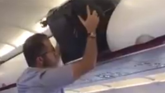 La torpeza de un pasajero que se volvió viral en las redes