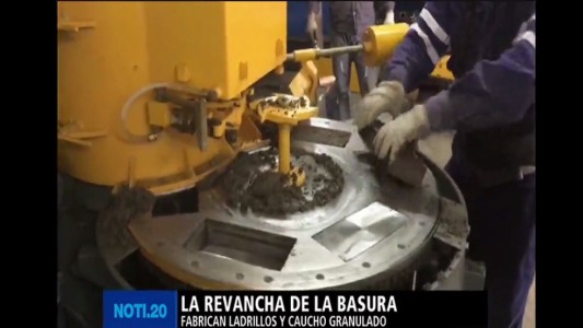 Ecoladrillos: Vivir en casas fabricadas con desechos orgánicos es posible