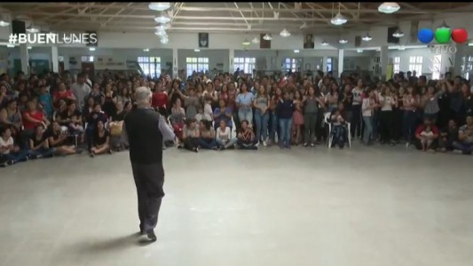 #LaCunaDeLosSueños El docente jubilado que sigue ayudando a la escuela que dirigió