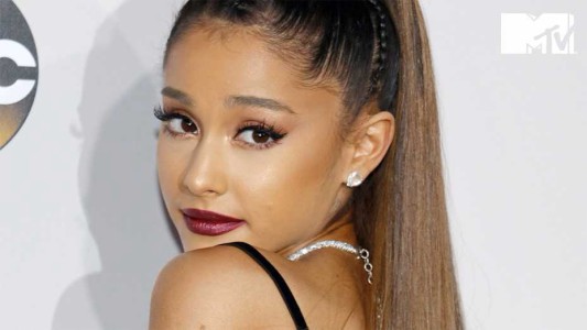 ¿Ariana Grande está comprometida con su novio?