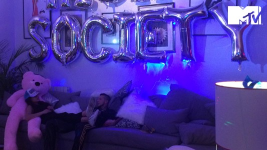 MTV Caniggia Libre: Alex y Charlotte van al psicólogo y hacen una fiesta llena de famosos