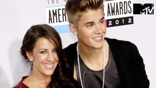 La mamá de Justin Bieber confiesa qué opina sobre Selena Gomez