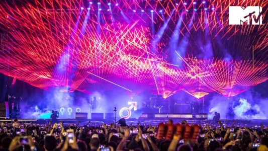 Un impostor subió al escenario a tocar la batería con The Killers