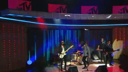 Turf en vivo: "Disconocidos"