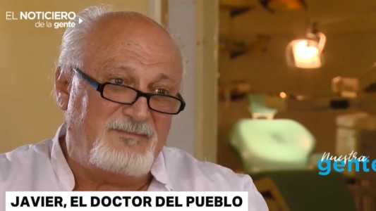 Javier, el médico que está de guardia los 365 días del año