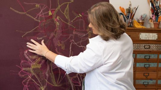 La abogada que se convirtió en referente del arte textil