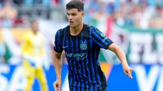 Racing oficializó la llegada de Valentín Carboni y ya puso la firma