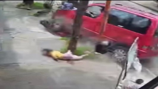 El hombre que atropelló a una familia en Luzuriaga fue denunciado por abuso de menores