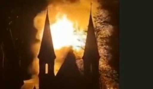 Un incendio destruyó una iglesia de Ámsterdam, alcanzada por la pirotecnia