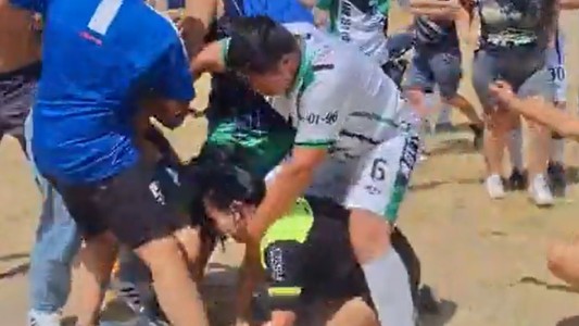 Bahía Blanca: brutal agresión a una árbitra en un partido de fútbol amateur