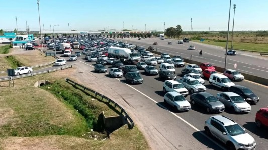 Fuerte afluencia vehicular rumbo a la Costa Atlántica por el fin de semana largo
