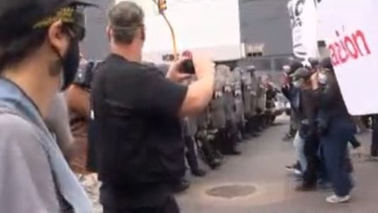 Movilización y tensión en Avellaneda: "La Prefectura está pegando"