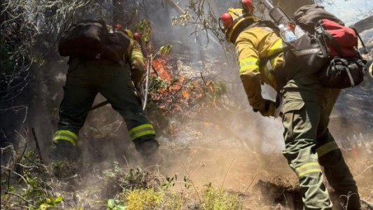 Un brigadista sufrió graves quemaduras durante el combate del incendio en Epuyén