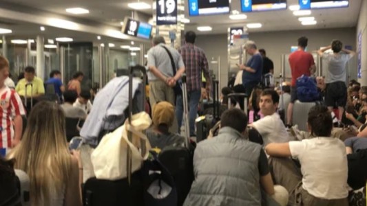 Caos en Aeroparque: vuelos suspendidos y demorados por el fuerte temporal
