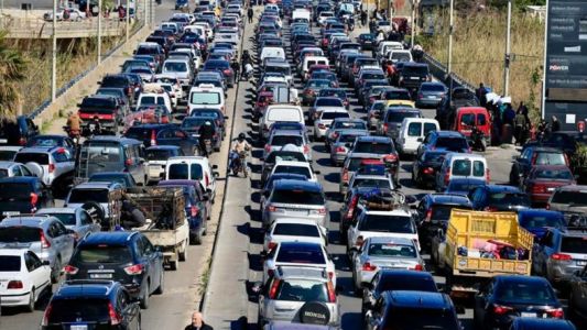 Colapso en rutas y caos aéreo en Medio Oriente: miles de personas buscan escapar del conflicto